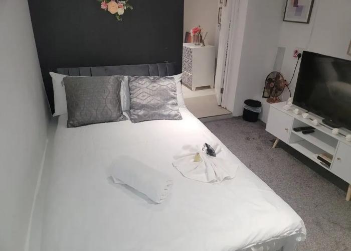 Hidden Treasure- 2 Beds Sleeps 3 Gillingham
