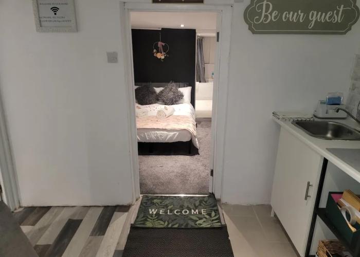 Hidden Treasure- 2 Beds Sleeps 3 Gillingham