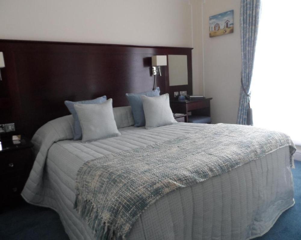 Phyllis Court Members Club