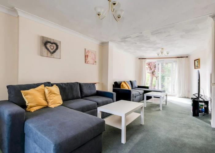 Kidlington 3 BR House Parking Large Garden