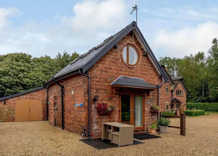 Charming 2-bed Cottage, Beautiful Views, Knutsford