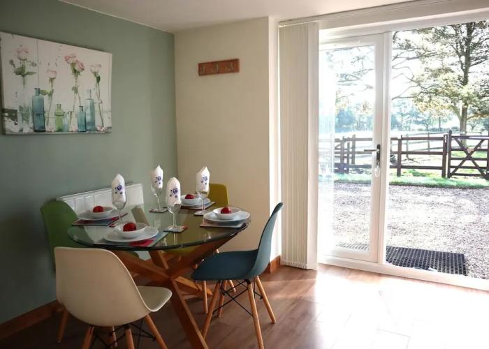 Charming 2-bed Cottage, Beautiful Views, Knutsford