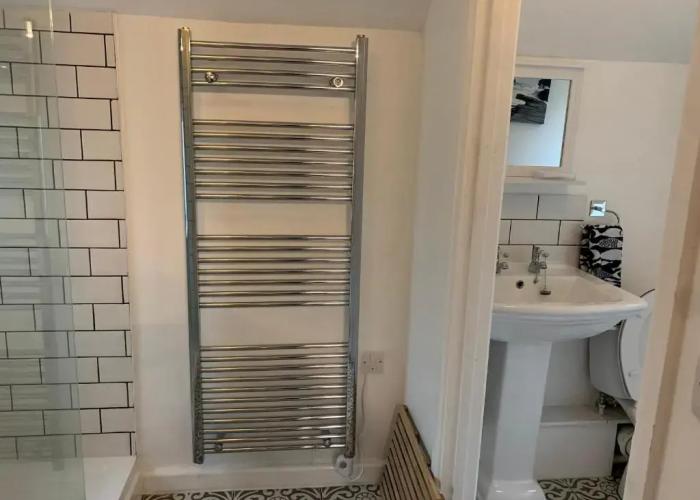 1 Bed-pet Friendly-parking-patio-close to Coasts