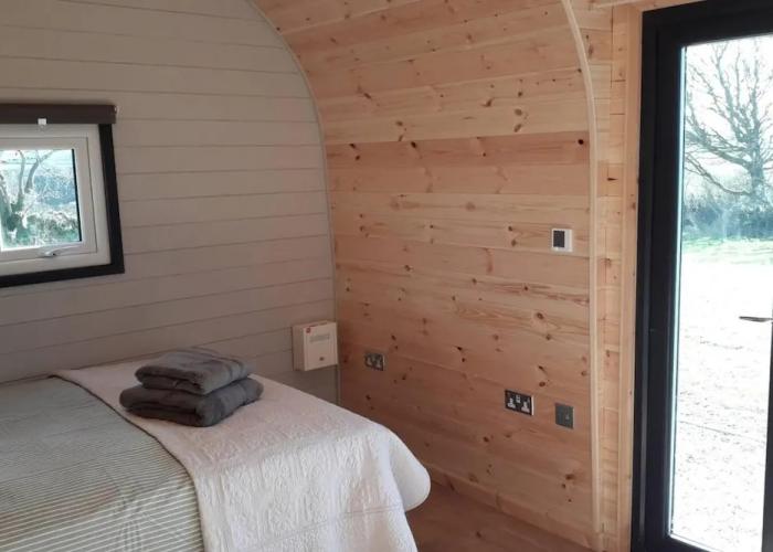 Hornbeam Eco Cabin - Sleeps 2 - Valley View