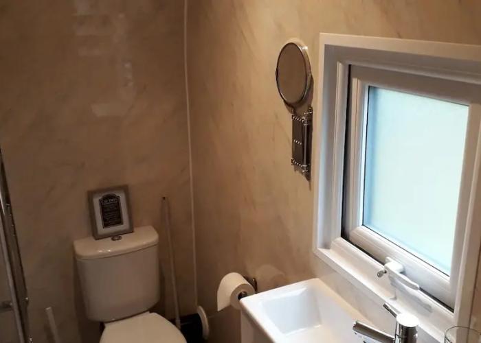 Hornbeam Eco Cabin - Sleeps 2 - Valley View