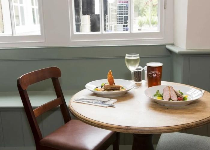 The Kings Arms Hotel - Inn