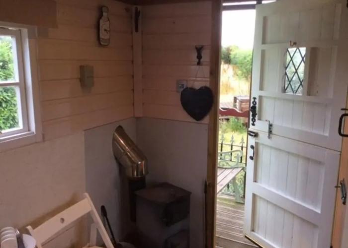 Cosy Shepherds Hut nr Kynance Cove
