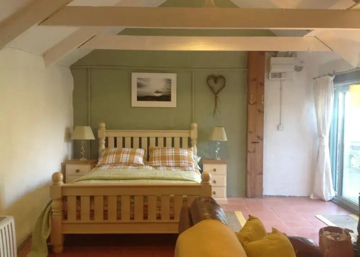 Cowshed Cottage Located nr Kynance Cove