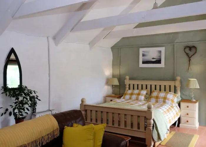 Cowshed Cottage Located nr Kynance Cove