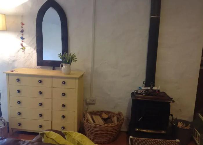 Cowshed Cottage Located nr Kynance Cove