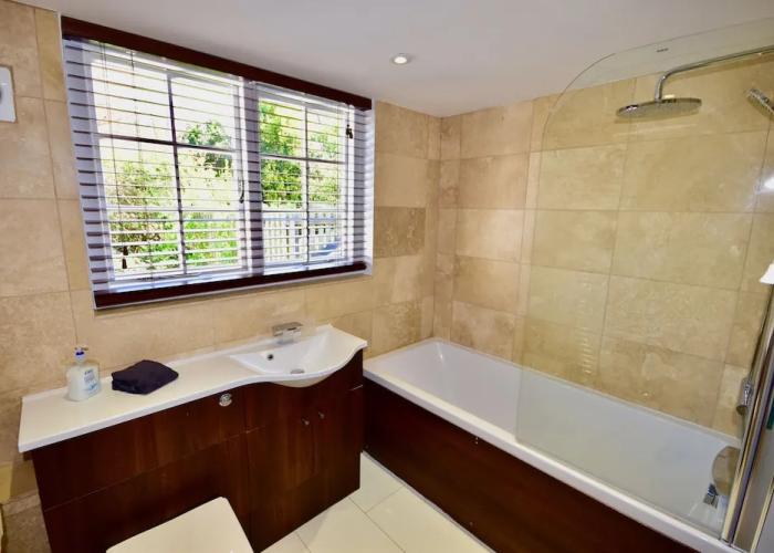 Poachers Hut - Captivating 1-bed Cottage Shorwell