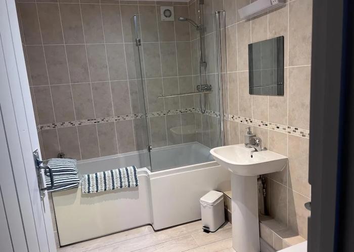 Poachers Hut - Captivating 1-bed Cottage Shorwell