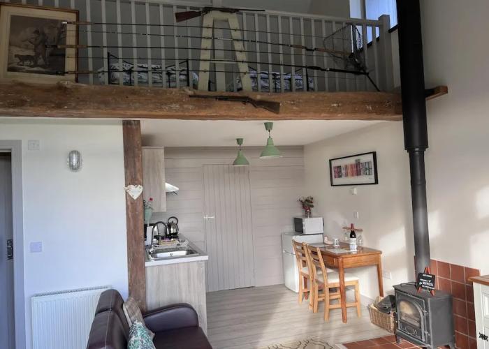 Poachers Hut - Captivating 1-bed Cottage Shorwell