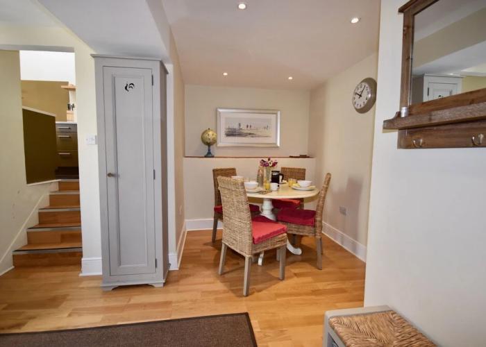 Poachers Hut - Captivating 1-bed Cottage Shorwell