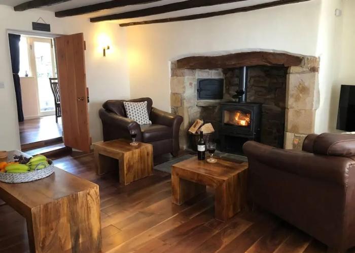 a Stunning and Cosy Character cob Cottage C1750