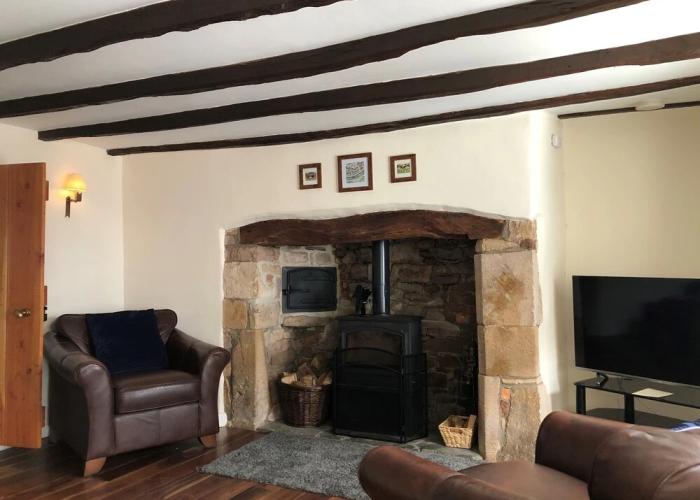 a Stunning and Cosy Character cob Cottage C1750