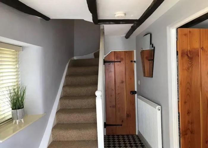 a Stunning and Cosy Character cob Cottage C1750