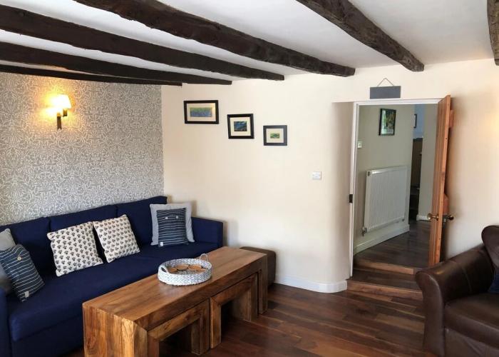 a Stunning and Cosy Character cob Cottage C1750