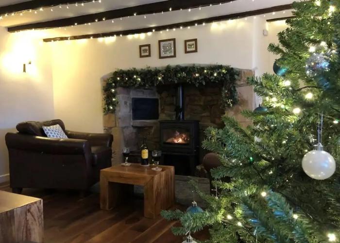 a Stunning and Cosy Character cob Cottage C1750