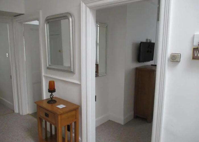 Lovely, Spacious, 3 Bedded, First Floor Apartment