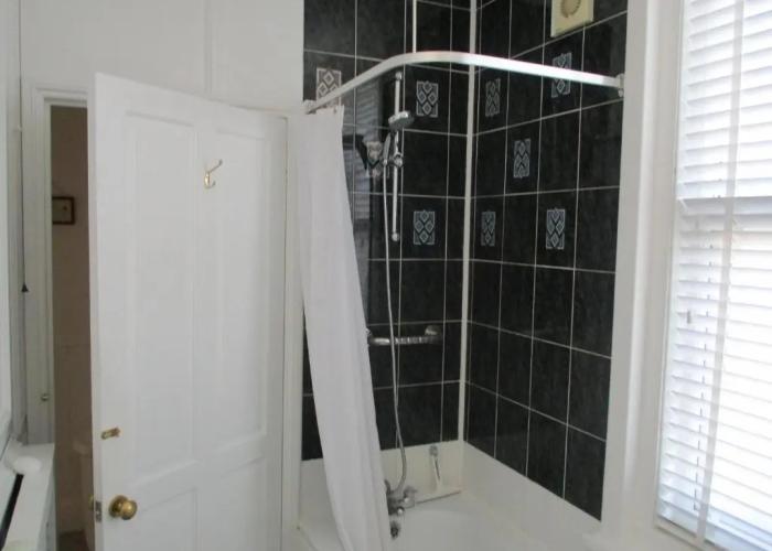Lovely, Spacious, 3 Bedded, First Floor Apartment