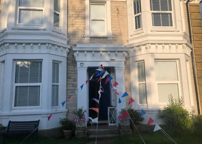 Lovely, Spacious, 3 Bedded, First Floor Apartment