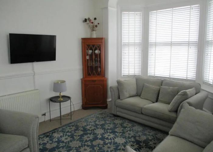 Lovely, Spacious, 3 Bedded, First Floor Apartment
