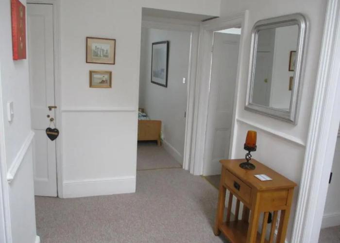 Lovely, Spacious, 3 Bedded, First Floor Apartment