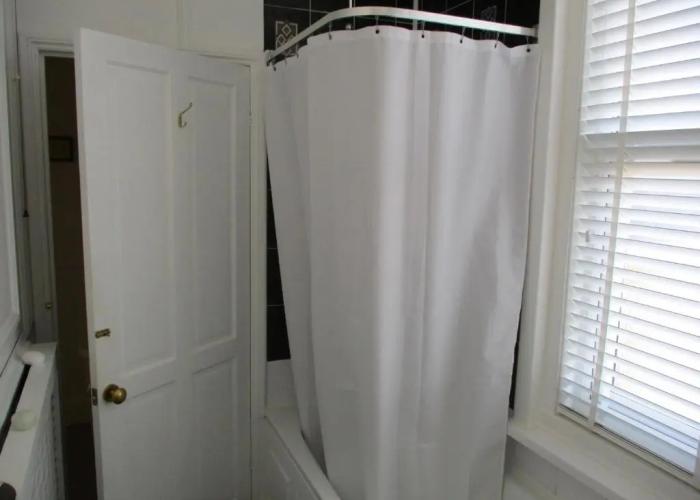 Lovely, Spacious, 3 Bedded, First Floor Apartment