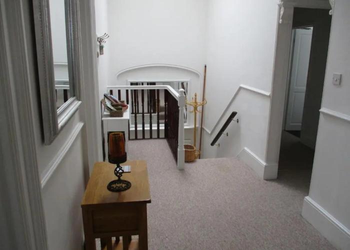 Lovely, Spacious, 3 Bedded, First Floor Apartment