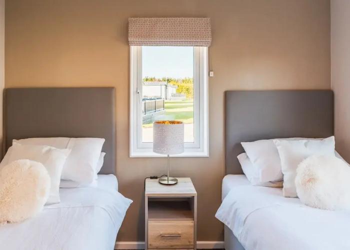 St Helens - Lodge - Sleeps 4 - Pets Allowed - Pool