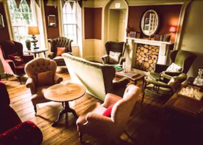 Les Douvres Hotel