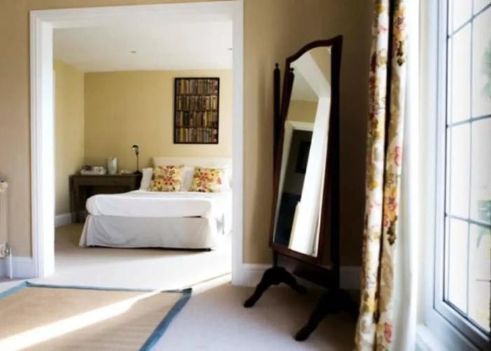 Les Douvres Hotel