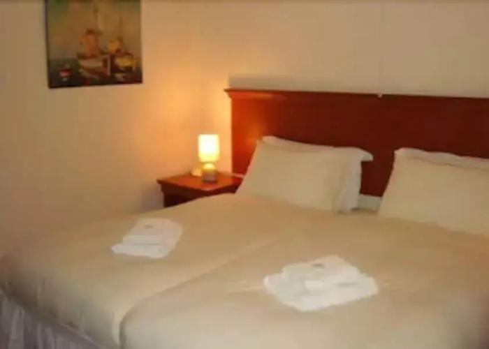 Les Douvres Hotel