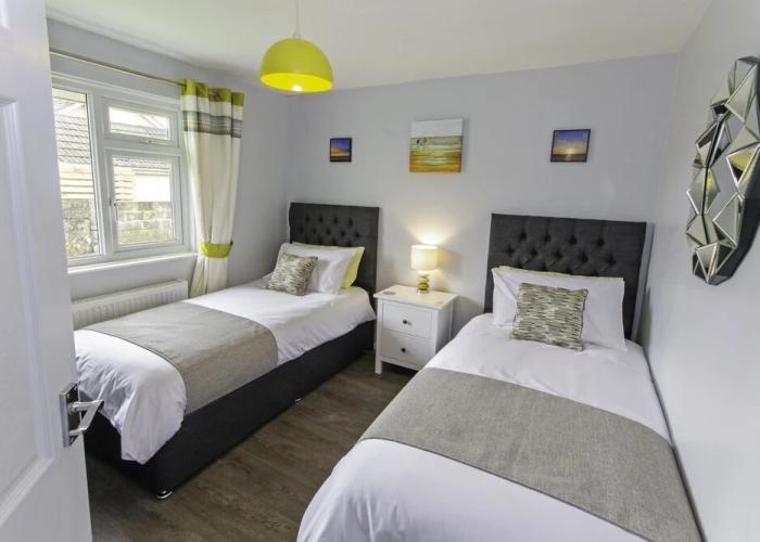 Sandbanks Sleeps 4 Beach Pass & 1 Dog