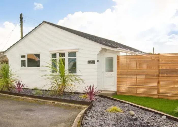 Sandbanks Sleeps 4 Beach Pass & 1 Dog