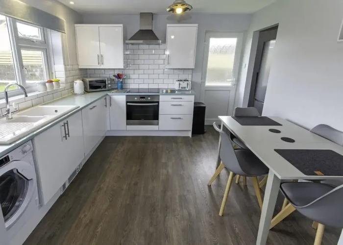 Sandbanks Sleeps 4 Beach Pass & 1 Dog