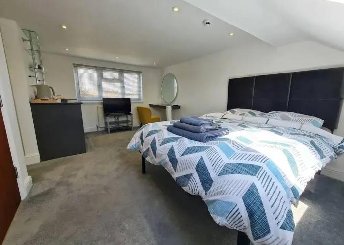 St Albans Stylish Suite With Kitchenette