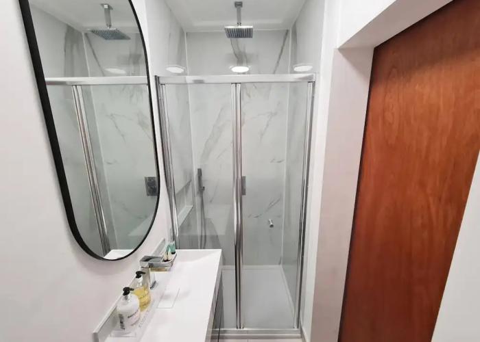 St Albans Stylish Suite With Kitchenette