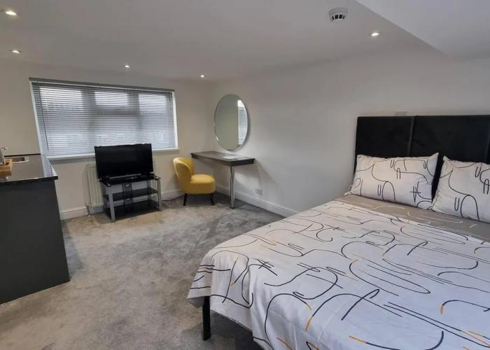St Albans Stylish Suite With Kitchenette