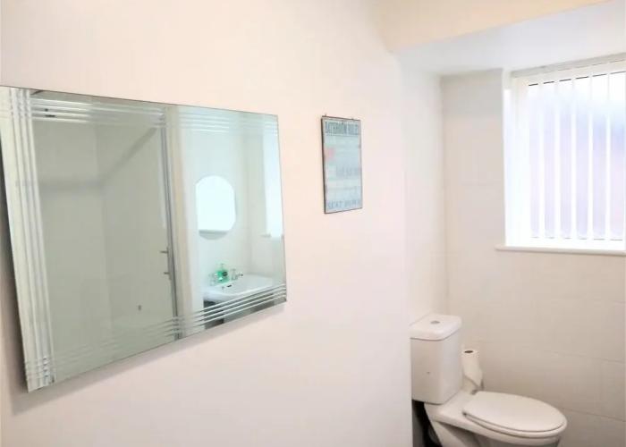 Modern Comfy 2-bedroom Flat in St Helens