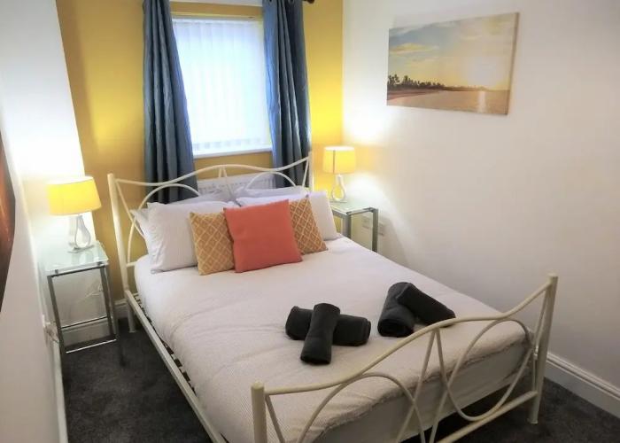 Modern Comfy 2-bedroom Flat in St Helens