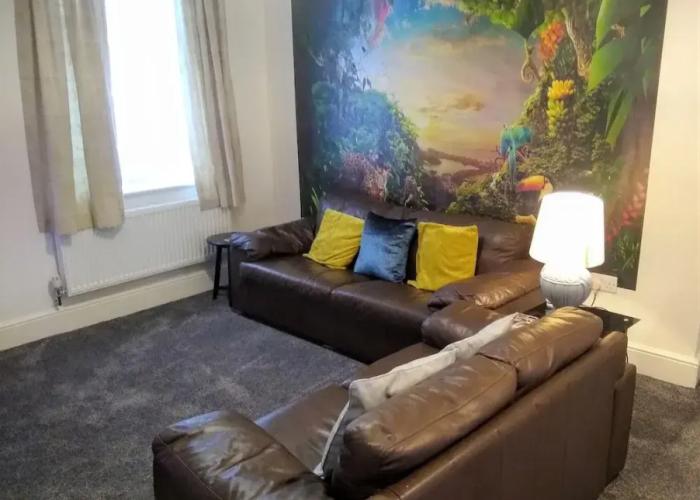 Modern Comfy 2-bedroom Flat in St Helens