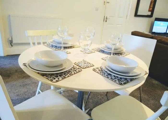 Modern Comfy 2-bedroom Flat in St Helens