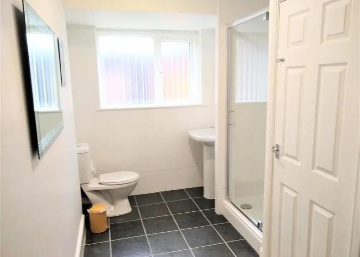 Modern Comfy 2-bedroom Flat in St Helens