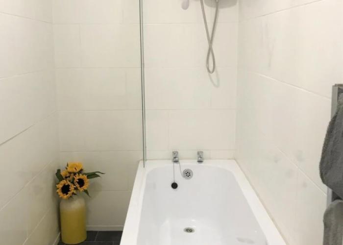 Welcoming Spacious 2-bedroom House in St Helens