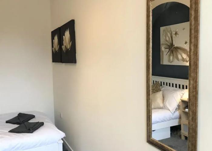 Welcoming Spacious 2-bedroom House in St Helens