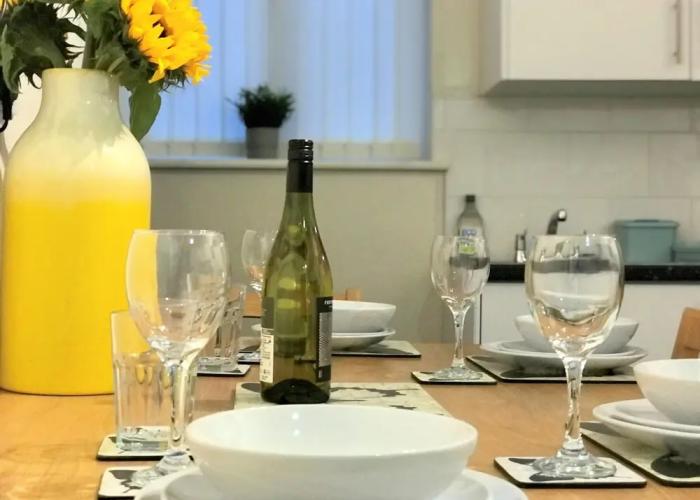 Welcoming Spacious 2-bedroom House in St Helens