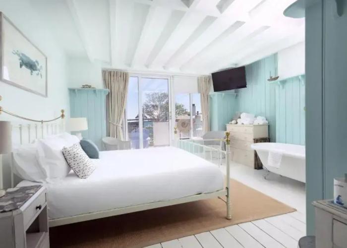 Lulworth Cove Inn
