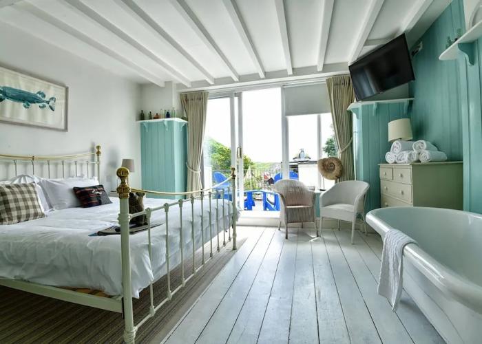 Lulworth Cove Inn